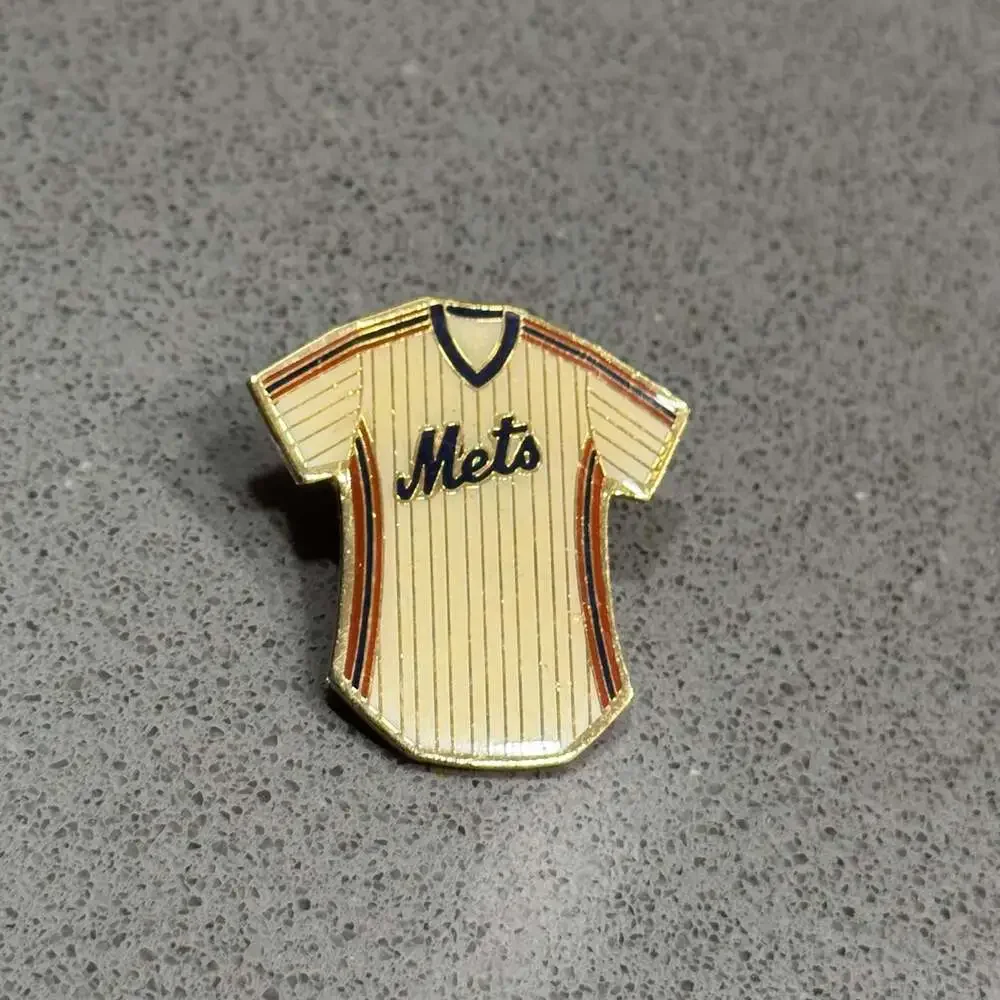 Vintage NY New York Mets MLB Baseball Jersey Enamel Lapel Pin Badge Fan Souvenir